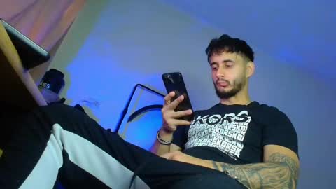 Snapshot of xandercagex chatting on 11/11/25, 01:22 XanderCageX online show from 11/11/25, 01:22