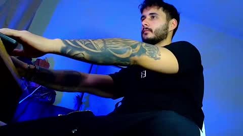 Snapshot of xandercagex chatting on 12/17/25, 07:20 XanderCageX online show from 12/17/25, 07:20