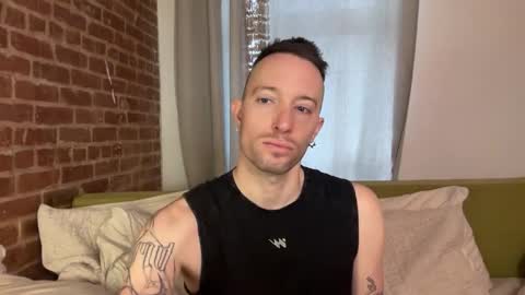 Snapshot of xanderxnyc chatting on 12/15/25, 08:13 xanderxnyc online show from 12/15/25, 08:13