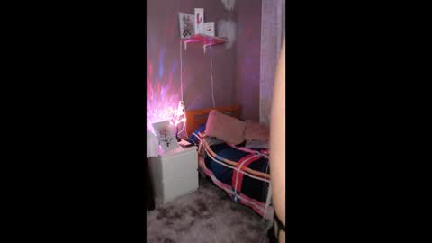       S A R A      100K followers online show from 10/05/25, 07:34