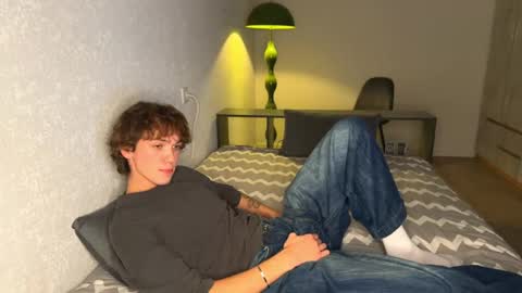 Snapshot of xavier_200 chatting on 02/12/26, 03:40 Xavier PVT open online show from 02/12/26, 03:40