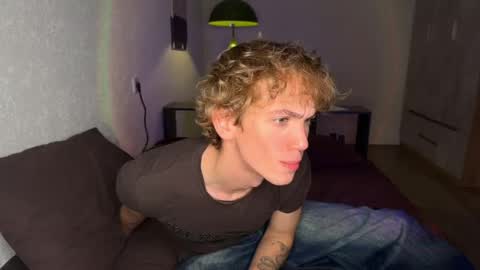 Snapshot of xavier_200 chatting on 04/11/26, 06:12 Xavier PVT open online show from 04/11/26, 06:12