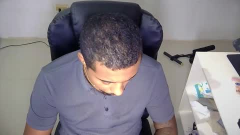Snapshot of xaviermillerxxx chatting on 10/24/25, 03:52 Xavier Miller online show from 10/24/25, 03:52