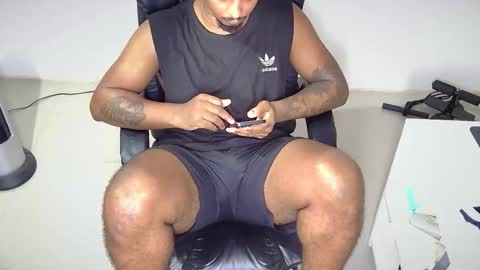 Snapshot of xaviermillerxxx chatting on 10/25/25, 06:35 Xavier Miller online show from 10/25/25, 06:35