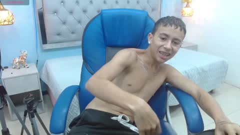 Snapshot of xavii_18_ chatting on 01/22/25, 06:10 xavii_18_ online show from 01/22/25, 06:10