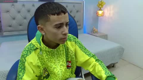 Snapshot of xavii_18_ chatting on 02/08/25, 12:06 xavii_18_ online show from 02/08/25, 12:06