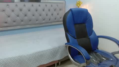 Snapshot of xavii_18_ chatting on 02/09/25, 06:26 xavii_18_ online show from 02/09/25, 06:26