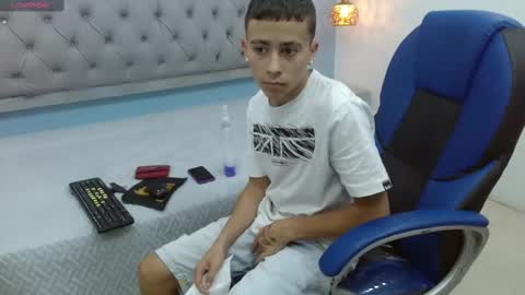 Snapshot of xavii_18_ chatting on 02/12/25, 06:51 xavii_18_ online show from 02/12/25, 06:51