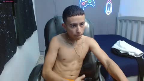 Snapshot of xavii_18_ chatting on 03/06/25, 05:33 xavii_18_ online show from 03/06/25, 05:33