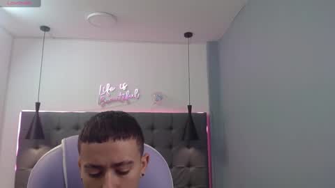 Snapshot of xavii_18_ chatting on 03/11/25, 03:45 xavii_18_ online show from 03/11/25, 03:45