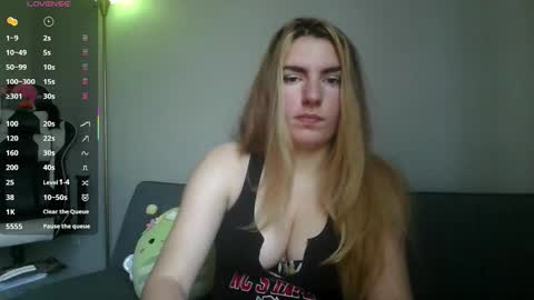 Snapshot of xcharlottexeuphoriax chatting on 10/17/25, 08:33 charlotte euphoria online show from 10/17/25, 08:33