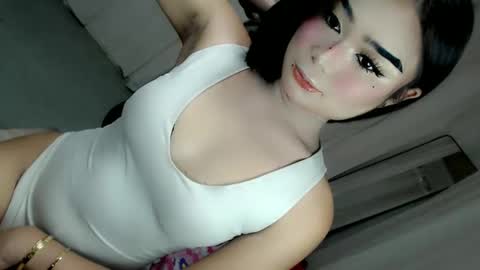 Snapshot of xchinita_kyanggx chatting on 05/23/26, 12:27 kianna online show from 05/23/26, 12:27