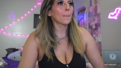 Snapshot of xclusivesecrets chatting on 10/03/25, 07:11 spoil me here online show from 10/03/25, 07:11