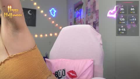 Snapshot of xclusivesecrets chatting on 10/06/25, 05:43 spoil me here online show from 10/06/25, 05:43