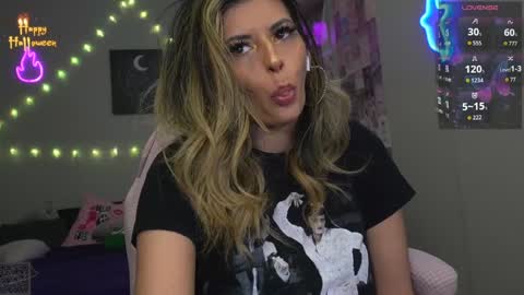 Snapshot of xclusivesecrets chatting on 10/17/25, 07:44 spoil me here online show from 10/17/25, 07:44