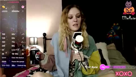 Snapshot of xelliee_rosex chatting on 11/06/25, 06:58 EllieeRose online show from 11/06/25, 06:58