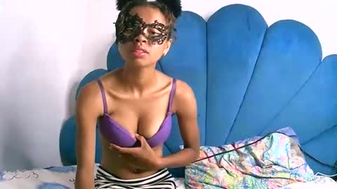 xenhuu online show from 12/19/25, 08:16