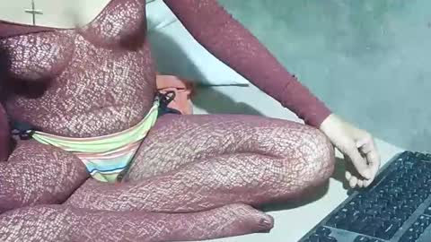 Snapshot of xhotskinny69x chatting on 10/21/25, 11:49 xhotskinny69x online show from 10/21/25, 11:49