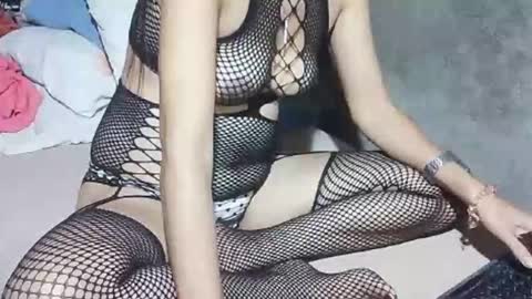 Snapshot of xhotskinny69x chatting on 10/25/25, 01:02 xhotskinny69x online show from 10/25/25, 01:02