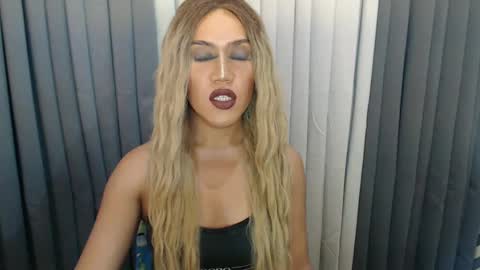 GWEN THOMPSON .......   online show from 12/09/24, 11:56