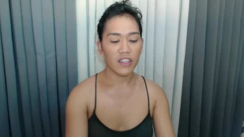 GWEN THOMPSON .......   online show from 12/19/24, 05:18