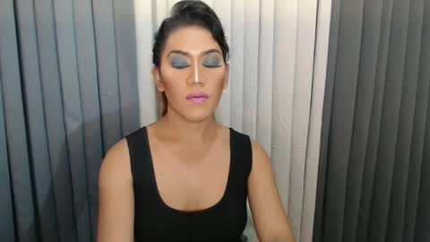 GWEN THOMPSON .......   online show from 01/01/25, 08:13