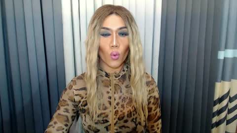 GWEN THOMPSON .......   online show from 02/15/25, 09:26