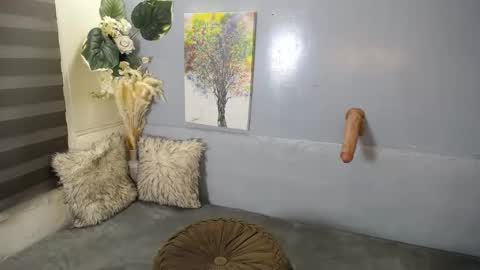 GWEN THOMPSON .......   online show from 03/05/25, 04:35