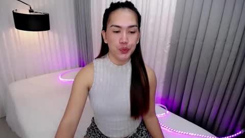 GWEN THOMPSON .......   online show from 09/10/25, 04:18