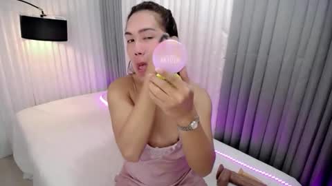 GWEN THOMPSON .......   online show from 09/21/25, 03:35