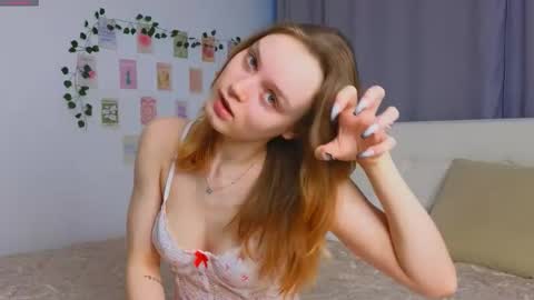 Luna and Lina online show from 12/04/25, 04:11