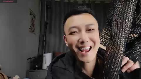 Snapshot of xiaohaitun669105 chatting on 03/10/25, 12:48 online show from 03/10/25, 12:48