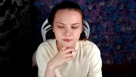 Lina online show from 10/13/25, 05:07