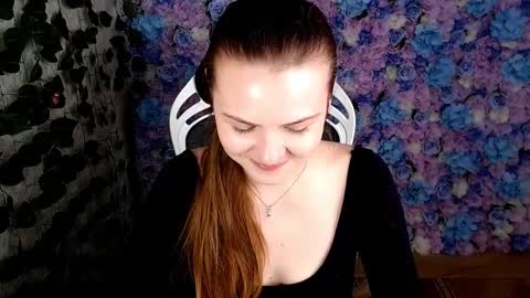 Lina online show from 10/19/25, 05:19