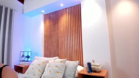 Snapshot of ximelopez1 chatting on 11/24/25, 07:46 XIMENA LOPEZ online show from 11/24/25, 07:46