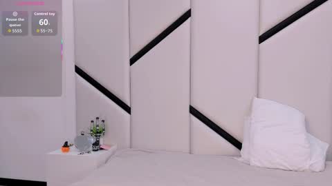 Snapshot of ximenacosta chatting on 10/26/25, 12:11 ximenacosta online show from 10/26/25, 12:11