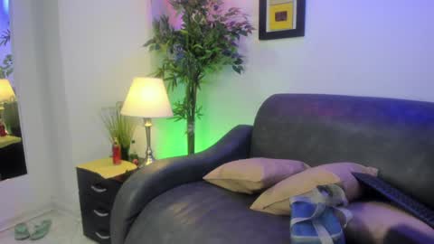 ximenasalazar online show from 12/12/24, 10:34