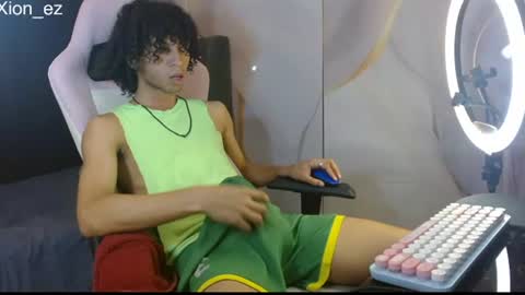 Snapshot of xion_ez chatting on 07/27/26, 09:33 xion_ez online show from 07/27/26, 09:33