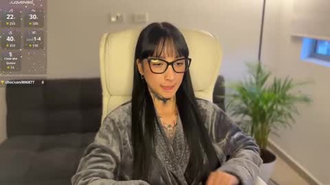 Snapshot of xisisxx chatting on 10/08/25, 10:51 xisisxx online show from 10/08/25, 10:51