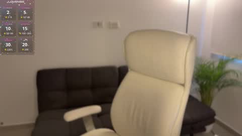 Snapshot of xisisxx chatting on 10/16/25, 09:49 xisisxx online show from 10/16/25, 09:49