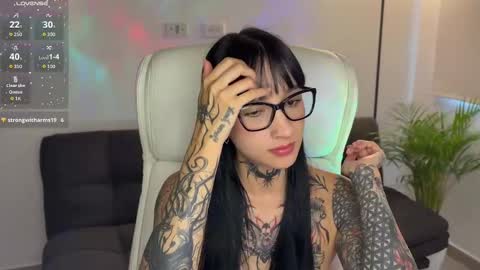 Snapshot of xisisxx chatting on 10/17/25, 09:39 xisisxx online show from 10/17/25, 09:39