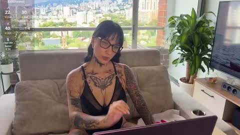 Snapshot of xisisxx chatting on 10/25/25, 07:41 xisisxx online show from 10/25/25, 07:41