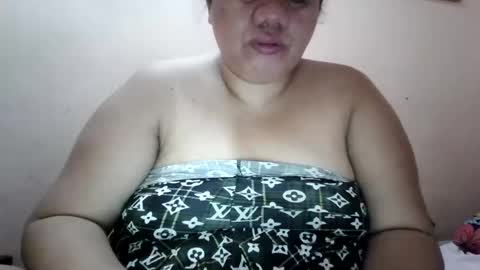 Snapshot of xjuicytits chatting on 02/17/26, 01:02 xjuicytits online show from 02/17/26, 01:02