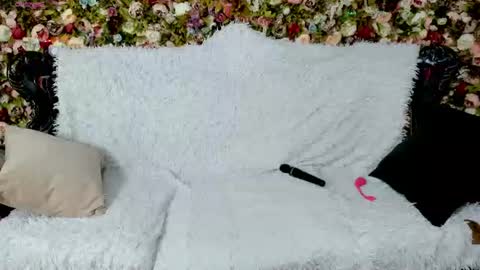 Linda online show from 06/17/26, 01:23