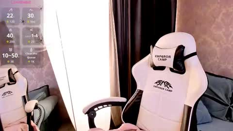 Linda online show from 10/31/25, 06:14