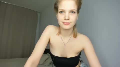 Snapshot of xloe_queen chatting on 02/13/26, 11:17 Chloe online show from 02/13/26, 11:17