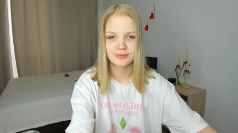 Snapshot of xloe_queen chatting on 02/22/26, 11:20 Chloe online show from 02/22/26, 11:20