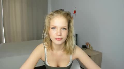 Snapshot of xloe_queen chatting on 03/02/26, 10:33 Chloe online show from 03/02/26, 10:33