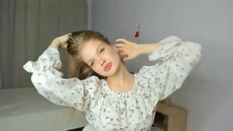 Snapshot of xloe_queen chatting on 03/03/26, 11:05 Chloe online show from 03/03/26, 11:05