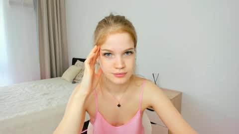 Snapshot of xloe_queen chatting on 05/14/26, 09:05 Chloe online show from 05/14/26, 09:05